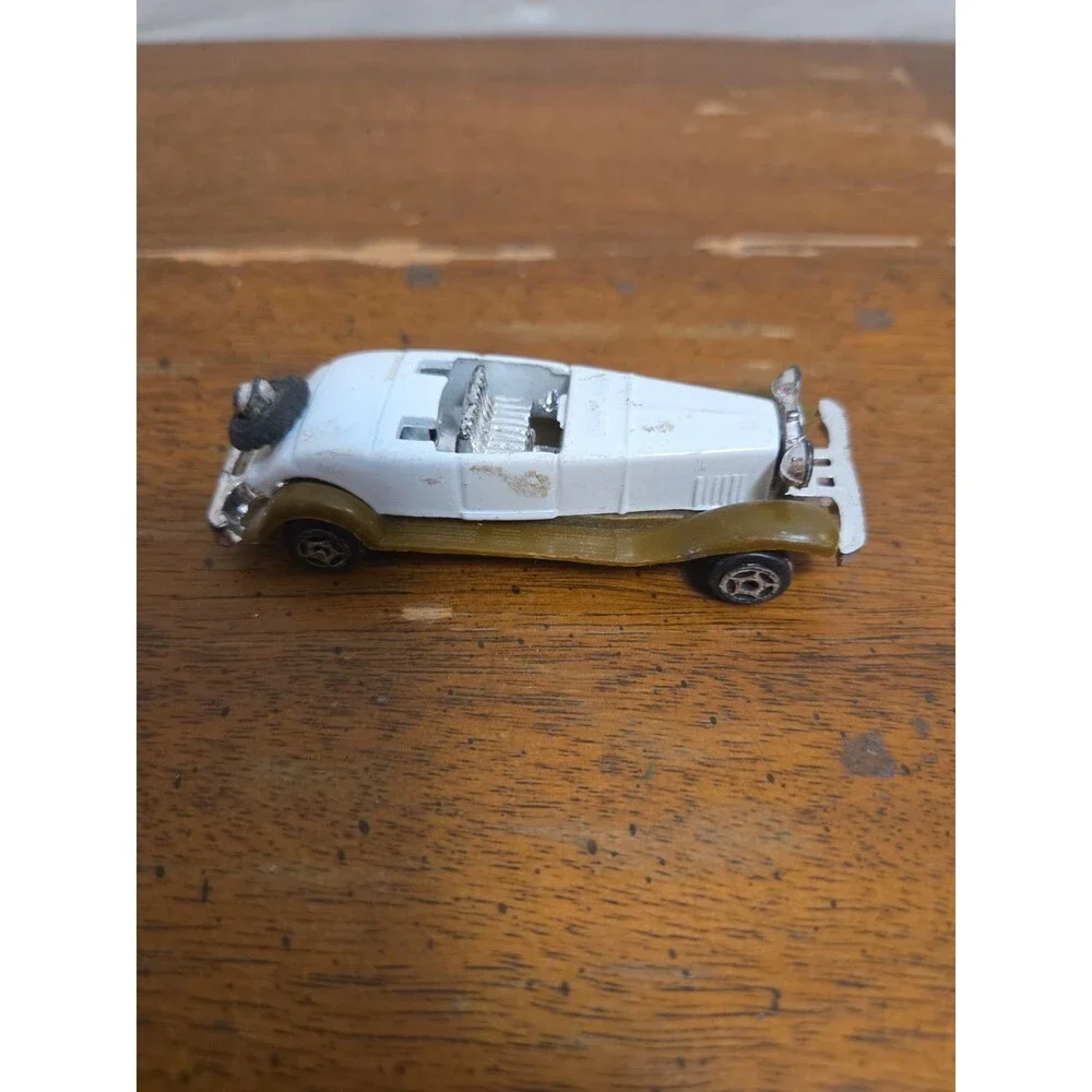 Vintage White Convertible Scale Model Toy 3.2 in Diecast/Plastic Car
